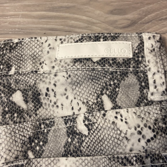 NWOT Cello Animal Print Jeans - Picture 6 of 12